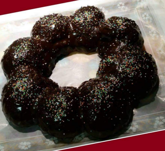 Roscon de Reyes con glaseado espejo de chocolate