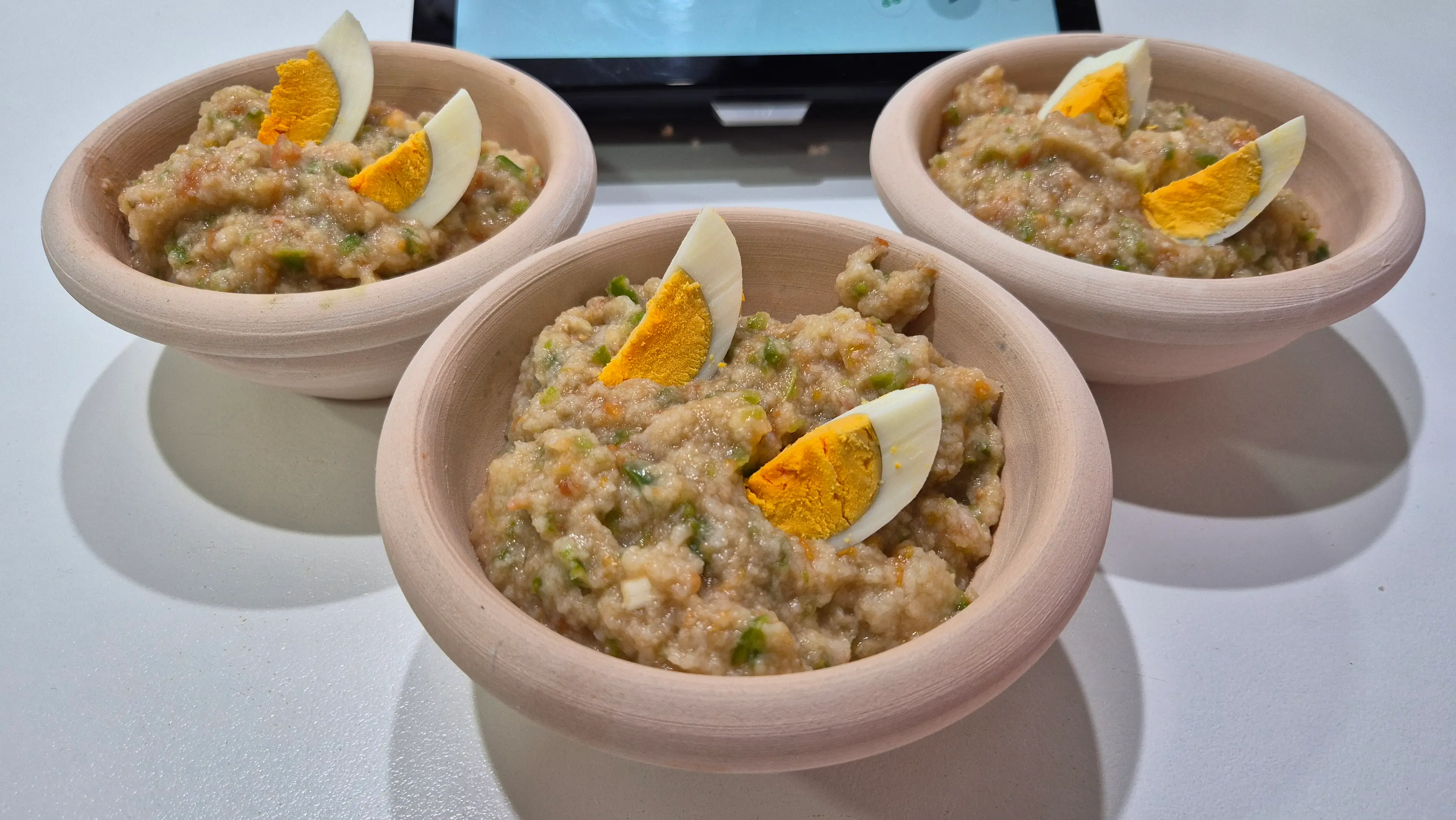 Step *Programe 7 mtos/temp 60º/giro a la izquierda/ vel 3,1/2 e ir agregando por el vocal el aceite poco a poco, ayudandose de la espatula si fuese necesario
(En Tm7 tendrá que quitar la tapa) illustration