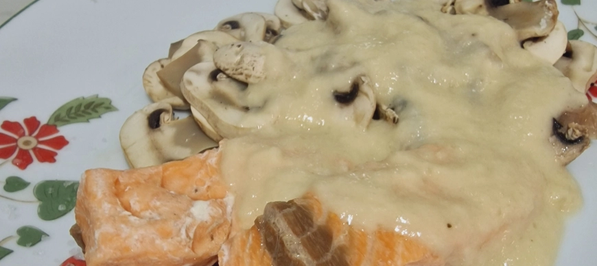 Salmon con champiñones en salsa