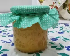 Step <p>* Ponga en caliente en botes de cristal, tape con tapa de rosca y dele la vuelta para crear el vacio</p><p><br></p> illustration