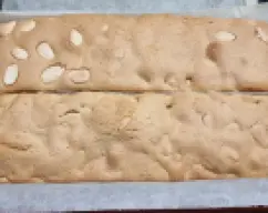 Step <p>Hornee 20 minutos. Transcurrido el tiempo , saque y deje enfriar un poco (templado se cortará mejor que frio) </p><p>Así quedará (foto)</p> illustration