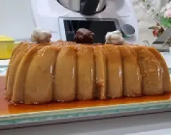 Step <p>* Vierta el flan de café en los moldes, deje enfriar y conserve en el frigorífico al menos 4 horas</p> illustration