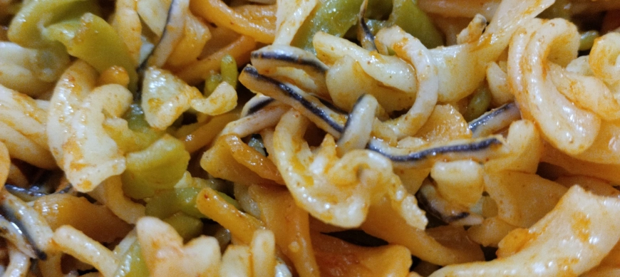 Espirales con gula y pimenton