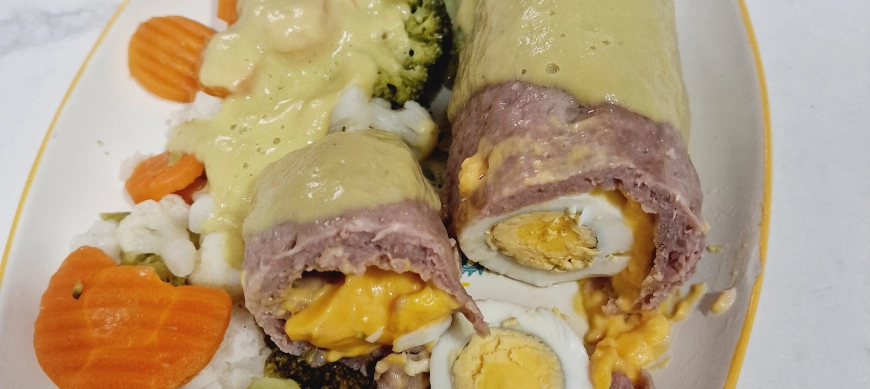 ROLLO DE CARNE RELLENO DE HUEVO Y QUESO EN SALSA CON THERMOMIX