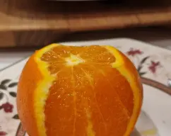 Step <p>- PARA EL ALMIBAR</p><p>* Ponga en el vaso el azúcar, el agua, el zumo de naranja y el palo de canela y programe 10 mtos/ temperatura 120° / giro a la izquierda/ velocidad cuchara</p><p>Mientras tanto pele las naranjas en vivo</p> illustration