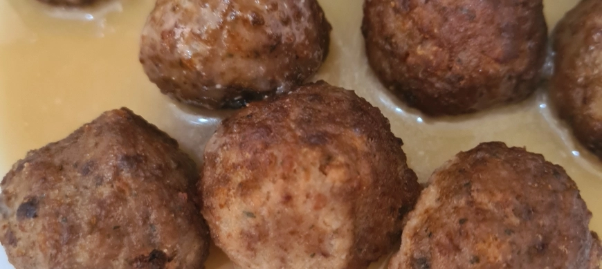 MENU COMPLETO: ALBÓNDIGAS CON PATATAS ,ARROZ Y SALSA DE CEBOLLA CARAMELIZADA Thermomix6