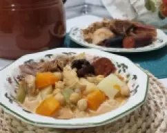 Step <p>* Terminado el tiempo, retire el varoma</p><p>* Con la ayuda de unas pinzas saque del vaso los avíos de la pringá (las dos carnes, chorizo, morcilla, tocino) a un plato y reserve</p> illustration