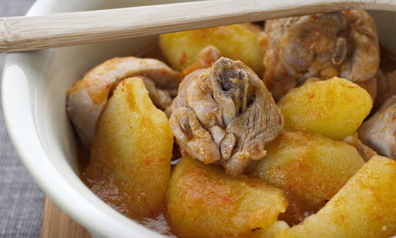 CAZUELA DE PATATAS CON POLLO
