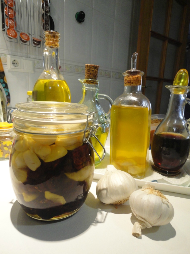 AJOS Y TOMATES CONFITADOS CON Thermomix®