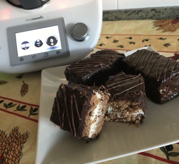 Bizcochitos de chocolate rellenos con thermomix
