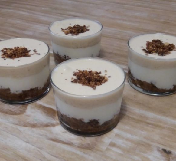 POSTRE DE YOGUR GRIEGO Y TURRÓN