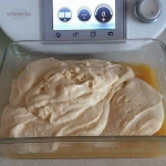 Compota de manzana con cobertura de bizcocho