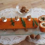 Rollo de pimientos de piquillo con rúcula y nueces
